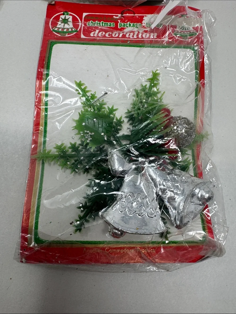 VINTAGE COMMODORE CHRISTMAS GIFT TIE ONS LOT OF 4 FLAWS PLASTIC BELLS PINE SPRIG